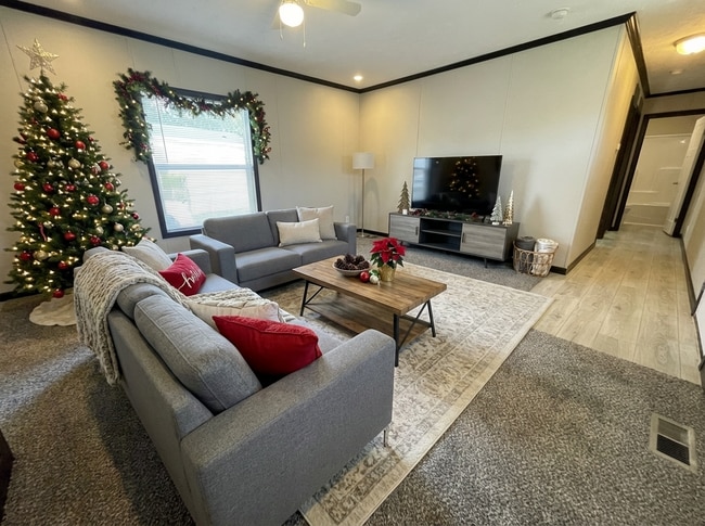 Building Photo - 15861 Marentette Dr