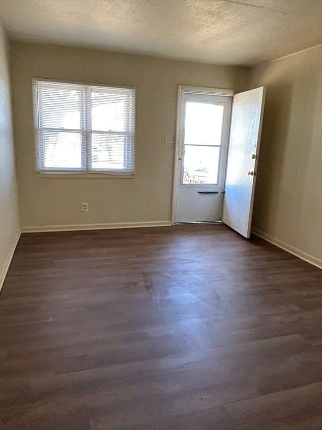 Building Photo - 3437 SW Brendan Ave Unit 1