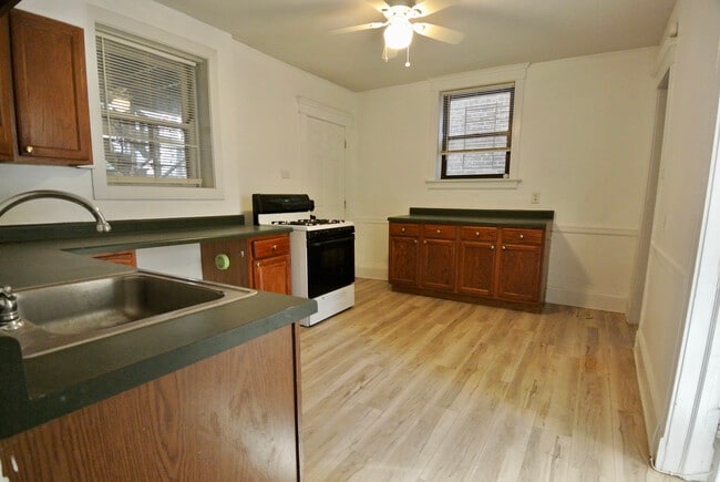 Photo - 3801 N Lakewood Ave #Gdn Unit 3801 Lakewood #gdn