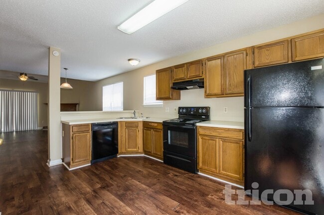 Photo - 207 Salusbury Ln