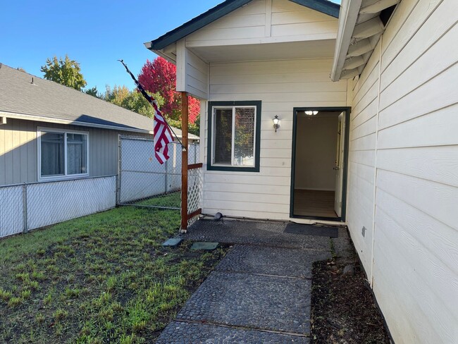Photo - Very Nice 3 Bedroom 2 Bath Duplex-Located ...