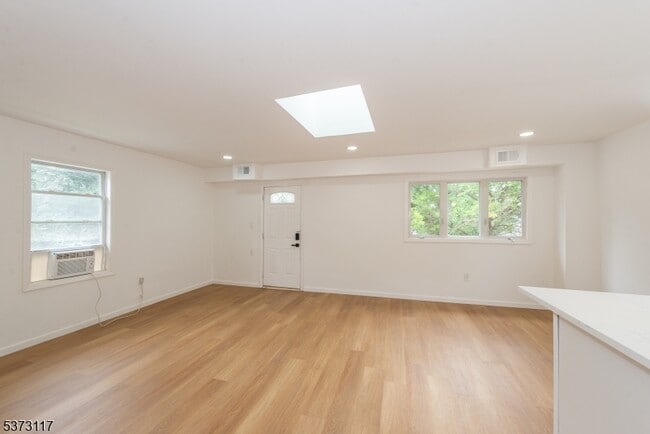 73 Clinton Pl