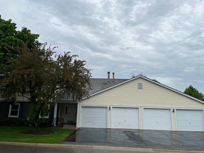 Building Photo - 652 Mallard Ct Unit C2 Rental