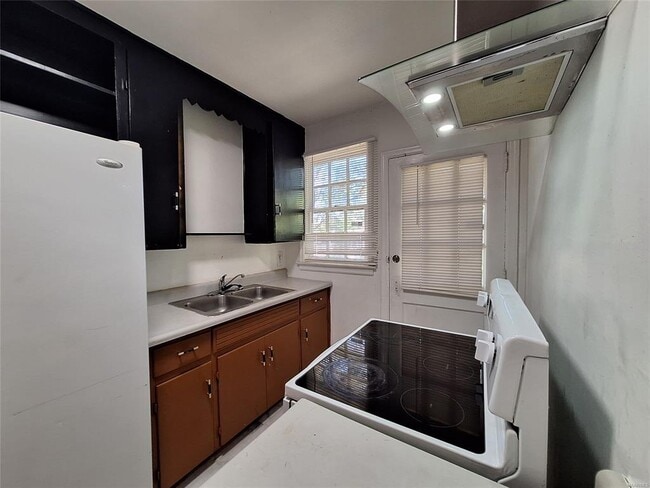 Photo - 2215 E 2nd St