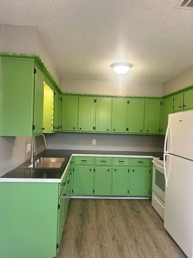 Photo - 4625 SW I Ave