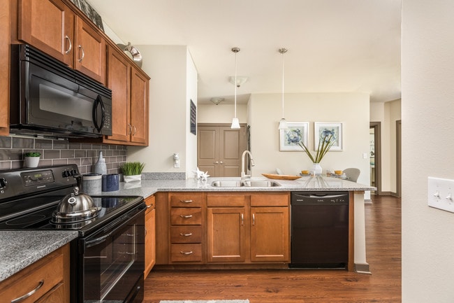 Cocinas abiertas - The Flats at Fishers Marketplace