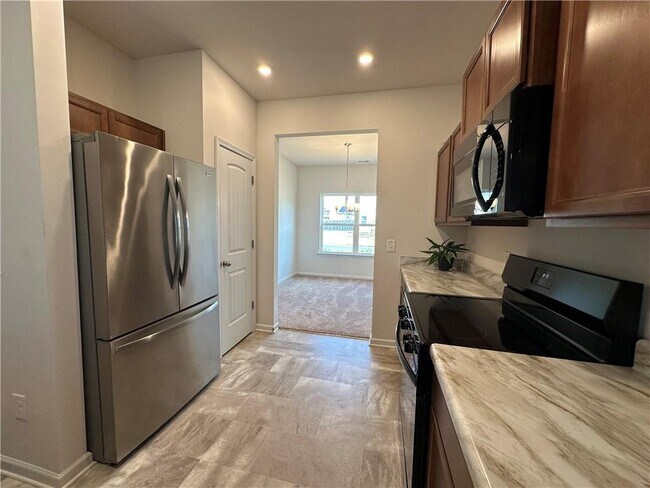 Photo - 620 Summerfield Ln NW