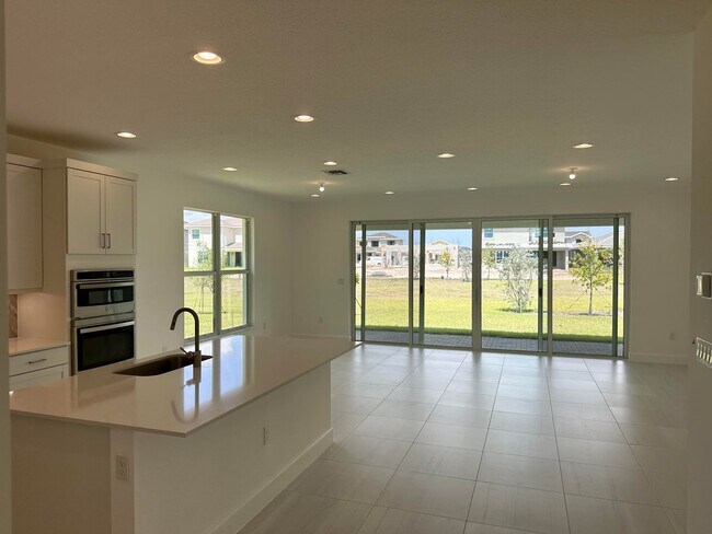 Photo - 1346 Harvester Xing