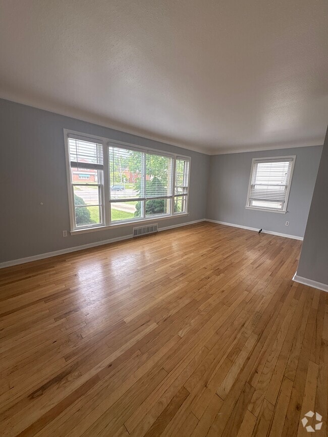 Building Photo - 2416 Warrensville Center Rd Unit 1 Rental