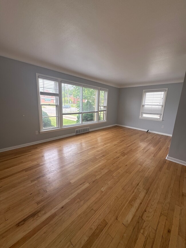Photo - 2416 Warrensville Center Rd Apartments Unit 1