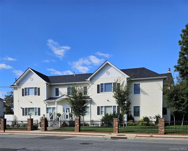 Building Photo - 93 Hempstead Ave Unit #102