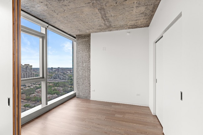 Photo - 1362 S Wabash Ave