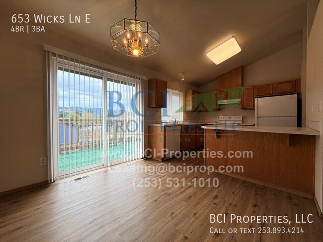 Photo - 653 Wicks Ln E