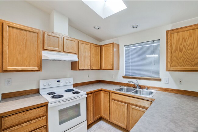 Photo - Spacious 3BD 2BA