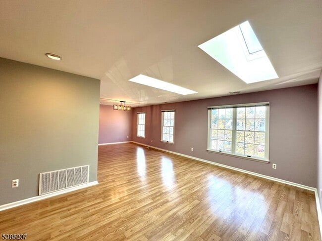 Photo - 184 Milkweed Ct