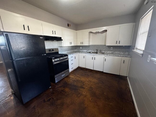 Building Photo - 409 Park St