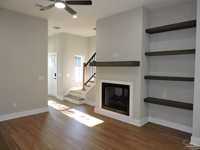 Photo - 705 N F St