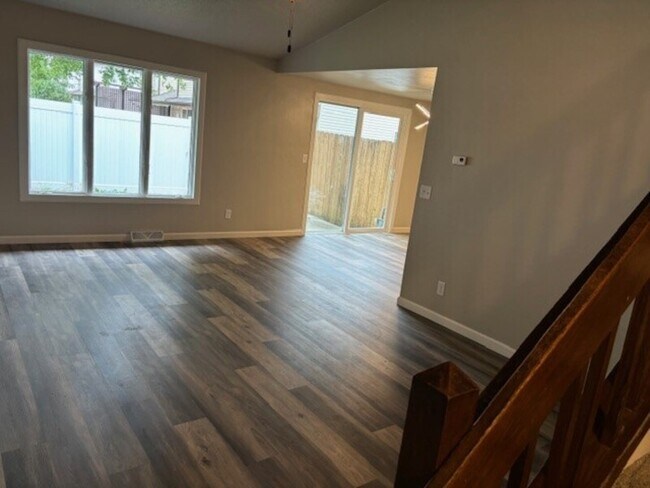 Photo - 430 E 1st Ave