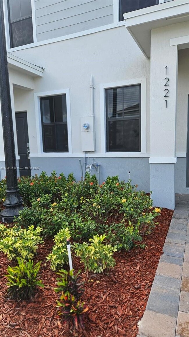 Photo - 1221 NE 3rd Ave