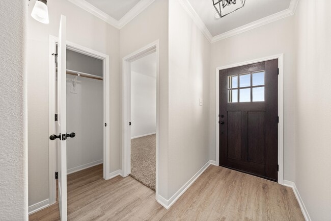 Photo - 704 La Parra Bend