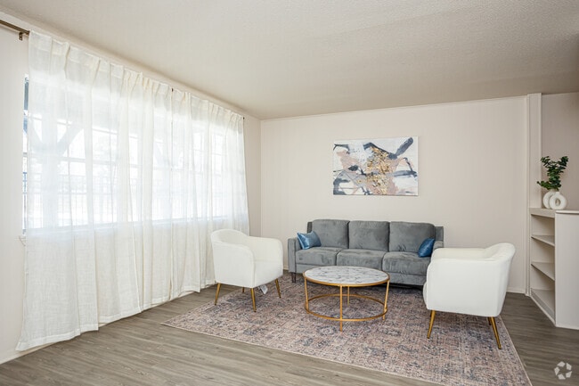 1BR, 1BA - 685-700SF