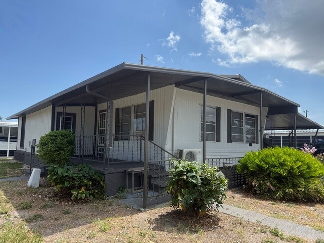 Building Photo - 3 bedroom 2 bath