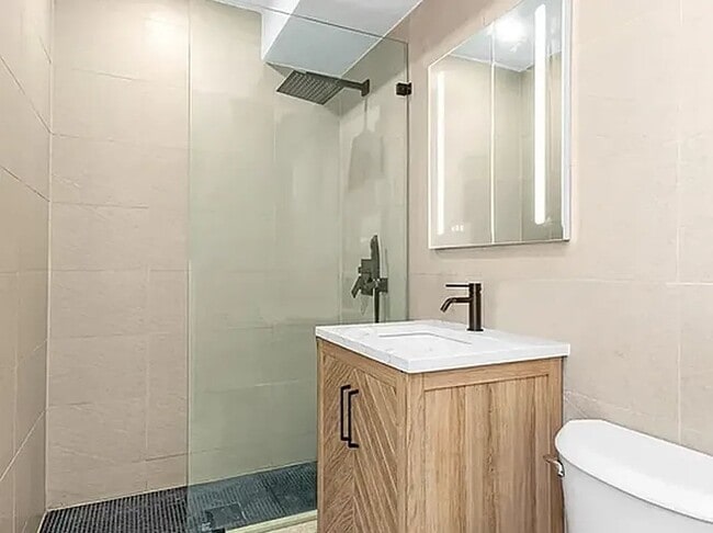 Photo - 228 E 25th St Unidad 6