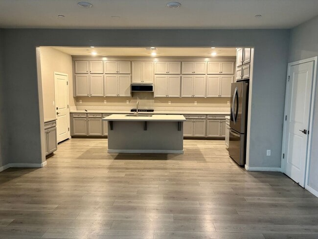 3180 Edgeview Dr