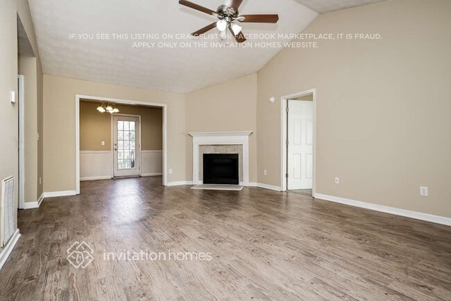 Photo - 1638 Boxcar Pl NE