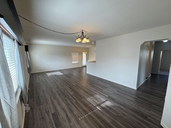 Photo - Quiet Home on Cul-De-Sac Available now!!
