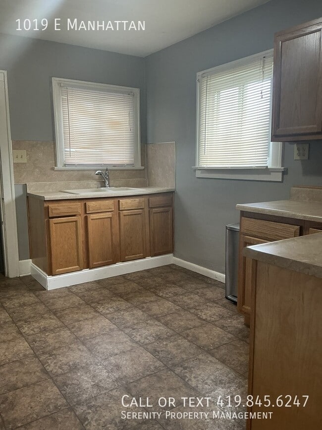 Photo - 1019 E Manhattan Blvd