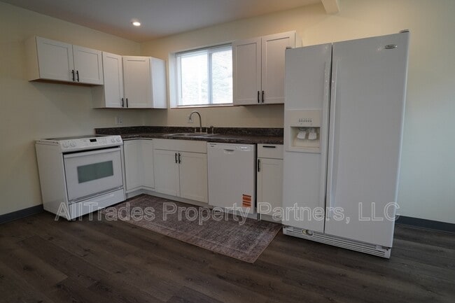 Building Photo - 408 Cavitt Ave