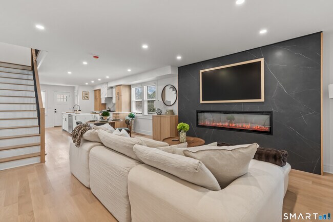 8 Farley St Unit B