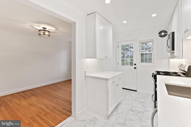 Photo - 1667 Hardwick Rd