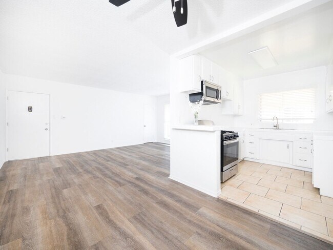 Photo - 7245-51 Willoughby Ave