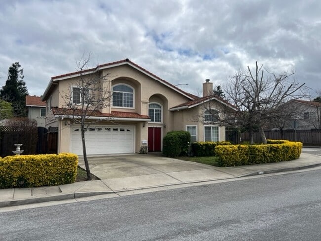 Building Photo - CAMPBELL - Executive 5 bedroom home in a desirable neighborhood