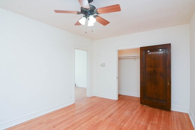 Building Photo - 4325 N Francisco Ave Unit J07P