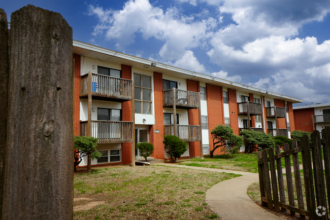 Building Photo - Seminole North Apartments