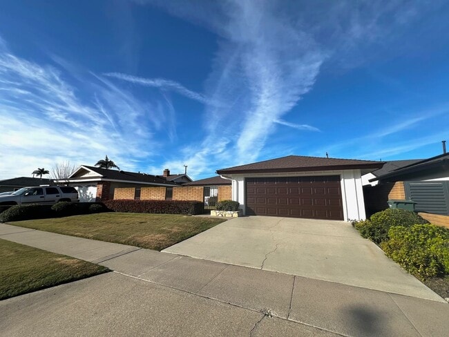 Photo - Spacious 4-bedroom, 2.5-bath Home Fountain Valley