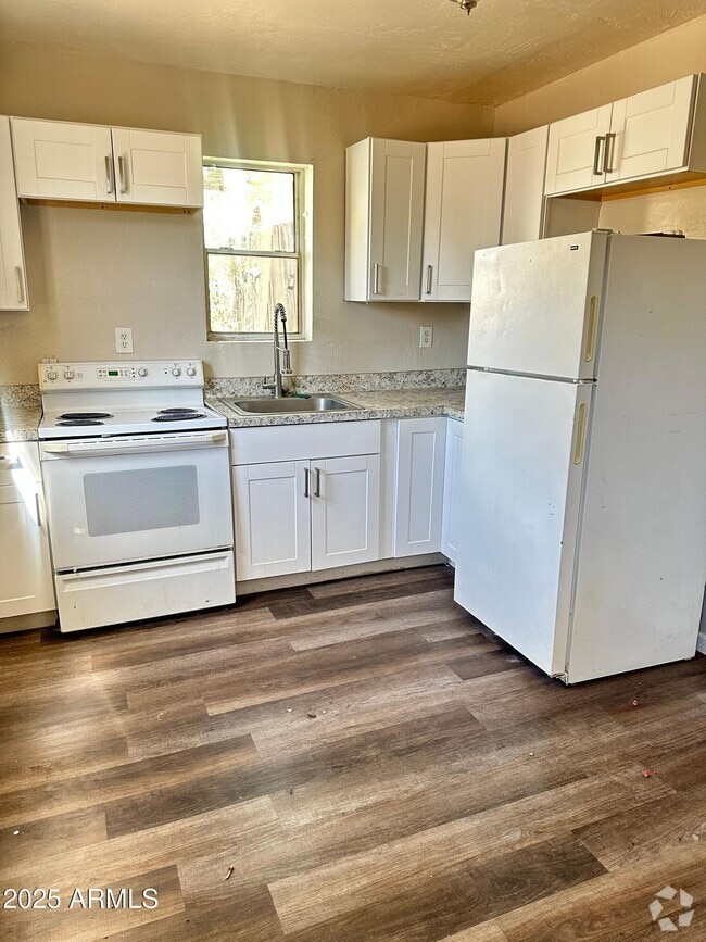 Building Photo - 2032 W Adams St Unit 4 Rental