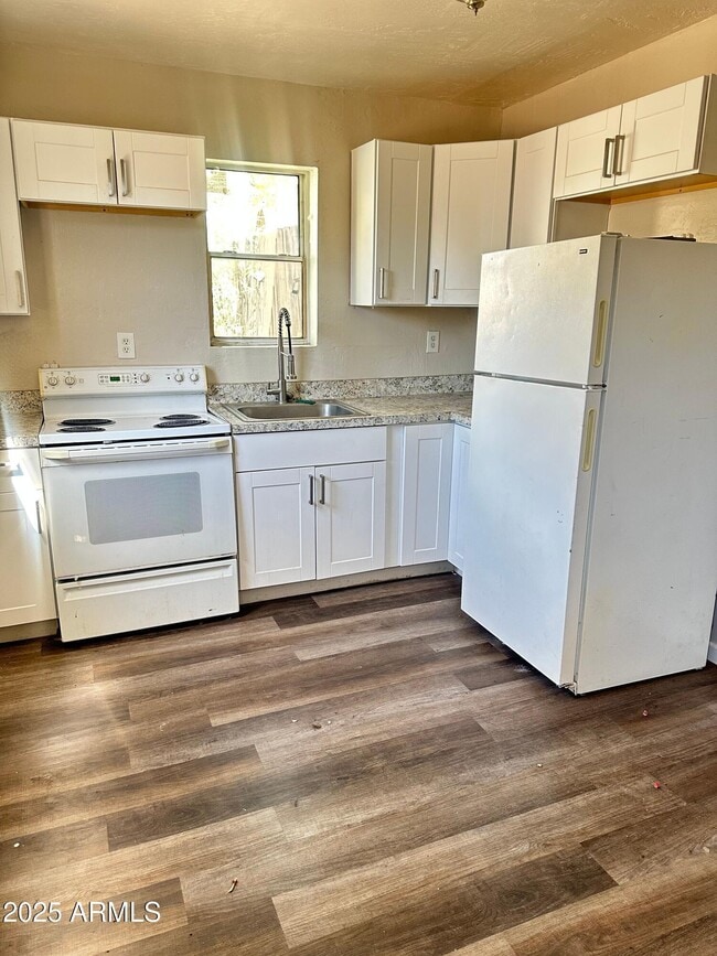 Building Photo - 2032 W Adams St Unit 4 Rental