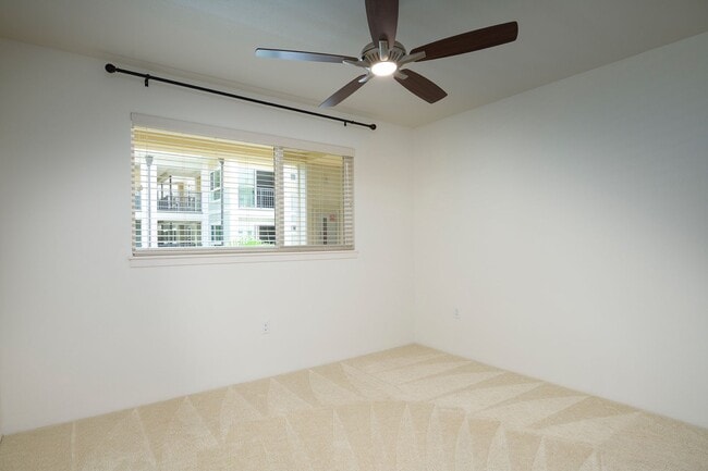 Building Photo - 2 bedroom 2 bath with 2 covered parking Kailua