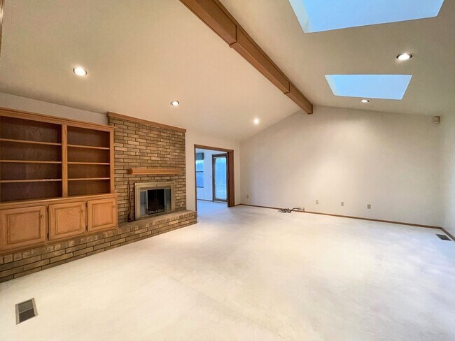 Photo - Available Now- $500 Off First Full Months ...