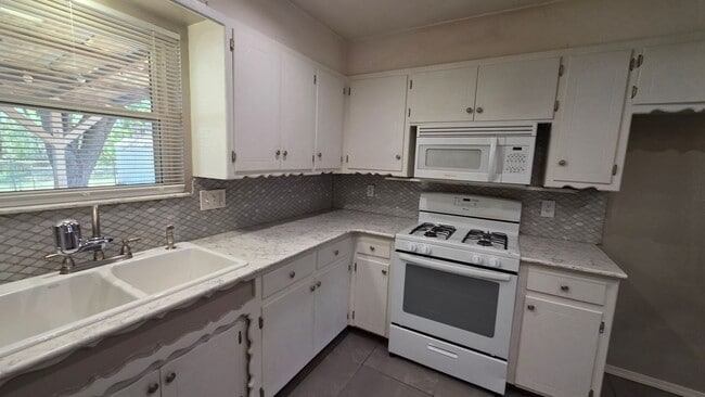 Photo - 3 Bed 2 Bath in OKC!