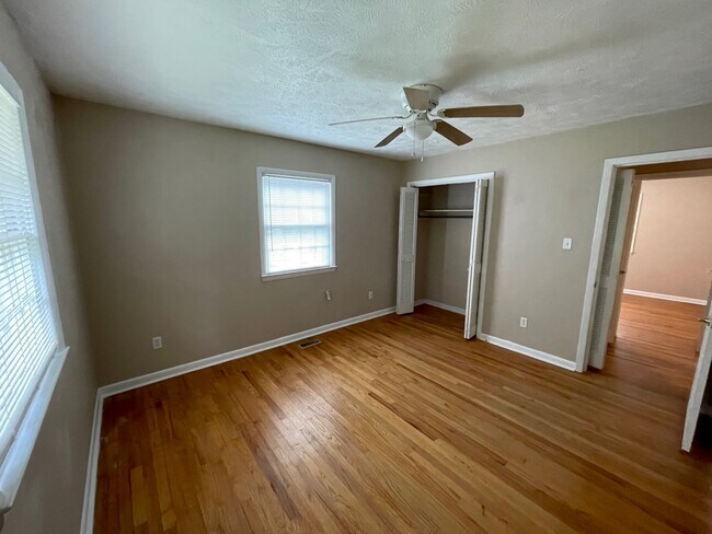 Master bedroom - 6041 Elstree Pl
