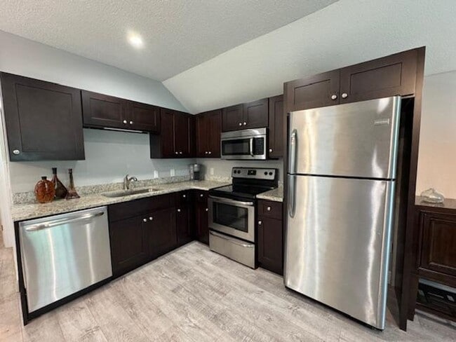 Photo - 1 Bedroom Renovated Garage Apartment