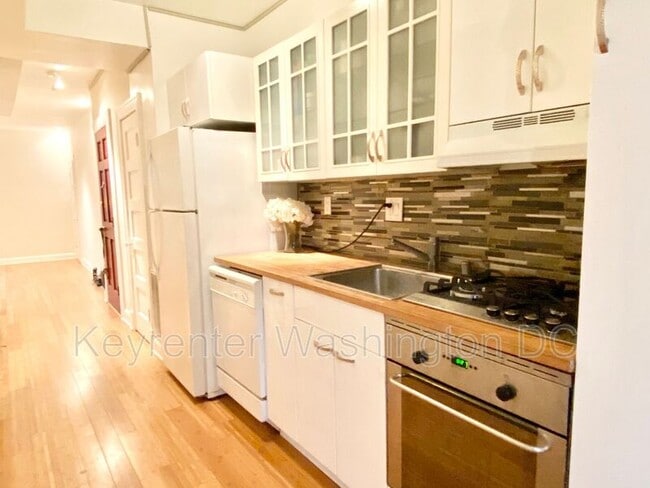 Photo - 1204 Holbrook St NE Unit 4