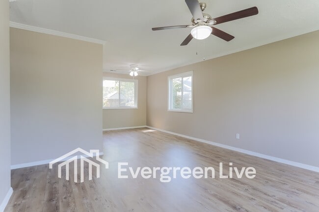 Photo - 1657 Eastbrook Dr S