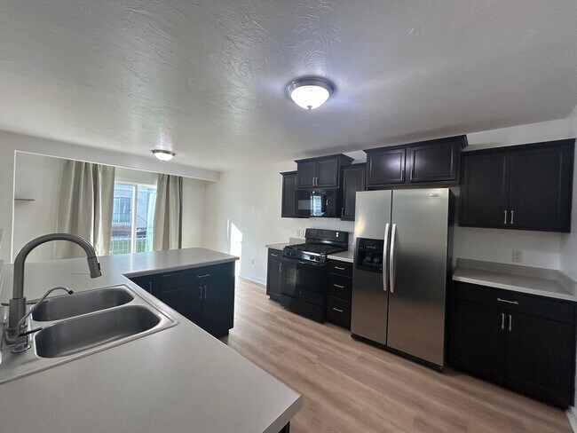 Photo - 3 Bedroom 3 Bathroom Townhouse in Saratoga Springs!