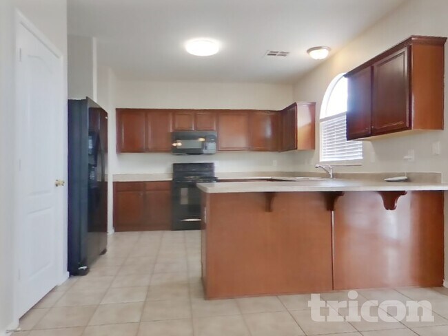 Photo - 715 N Redwood Ln